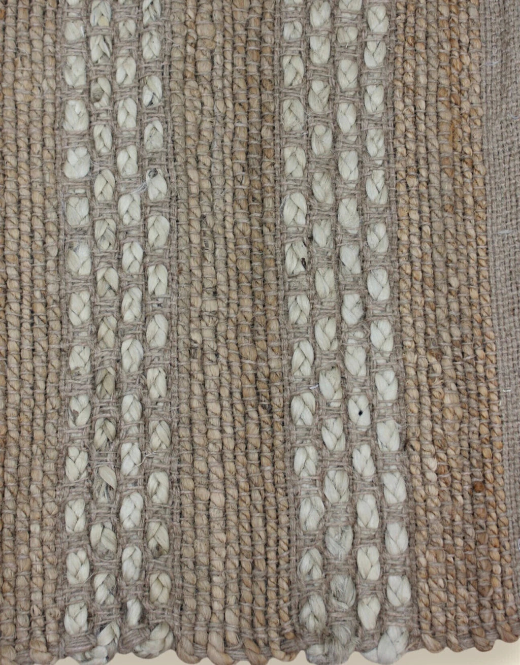 Alfombra yute y franjas algodón blanco