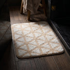 Alfombra de baño beige con triángulos invertidos