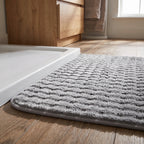 Alfombra de baño con topitos gris