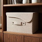 Caja plegable chica con asa y tapa con abrojo marrón