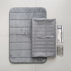 Set de baño alfombra + cortina con ganchos de metal